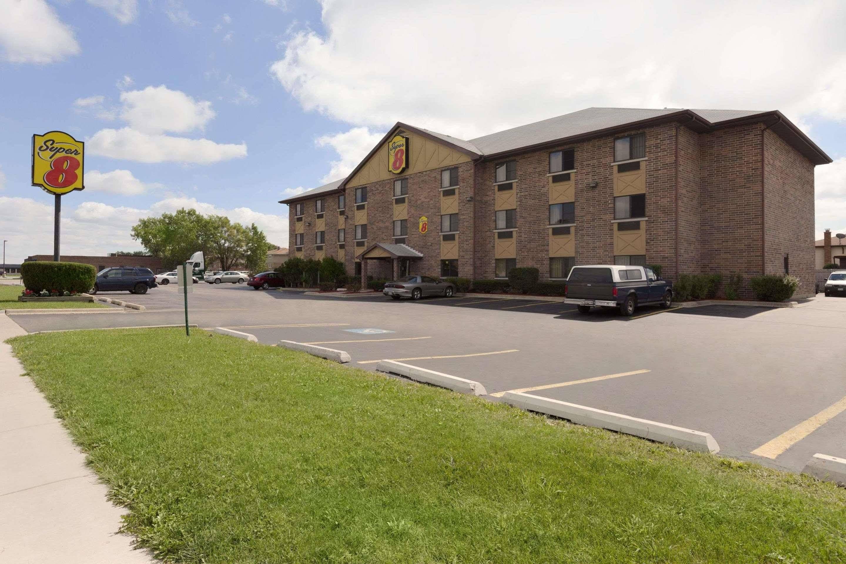 Super 8 By Wyndham Bridgeview/Chicago Area Hotel Exterior photo