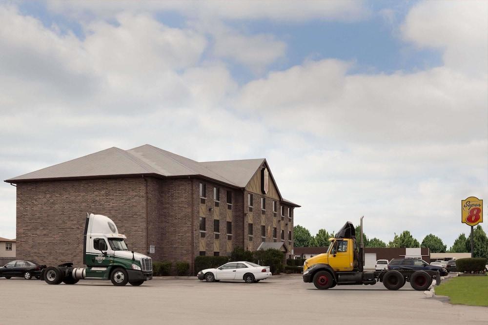 Super 8 By Wyndham Bridgeview/Chicago Area Hotel Exterior photo