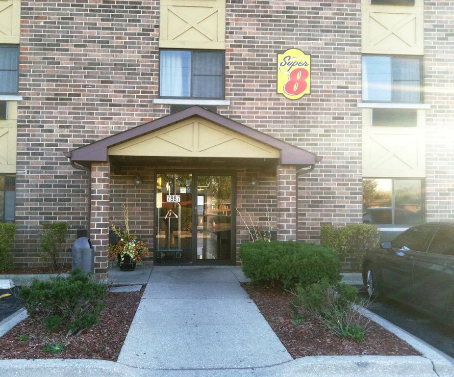 Super 8 By Wyndham Bridgeview/Chicago Area Hotel Exterior photo