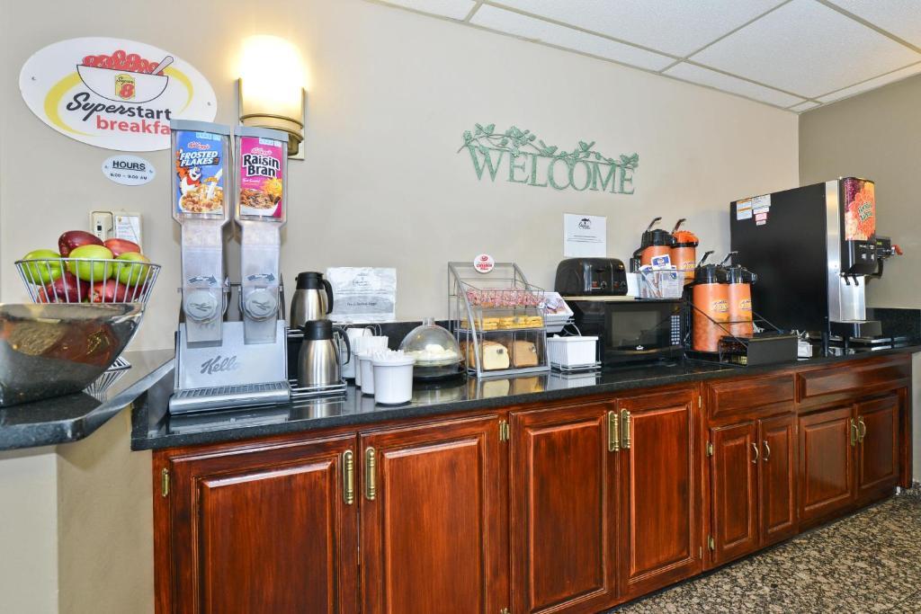 Super 8 By Wyndham Bridgeview/Chicago Area Hotel Exterior photo