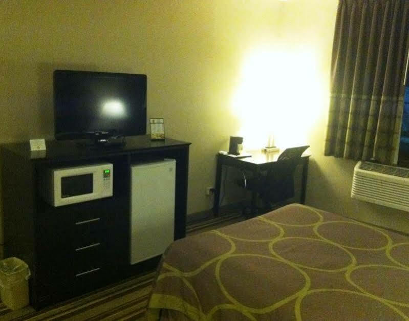 Super 8 By Wyndham Bridgeview/Chicago Area Hotel Exterior photo